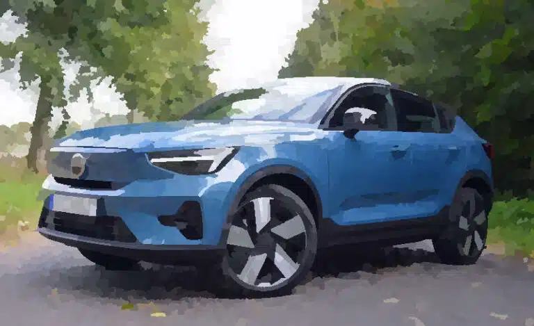 Volvo C40 Recharge crossover elettrico caratteristiche prezzo