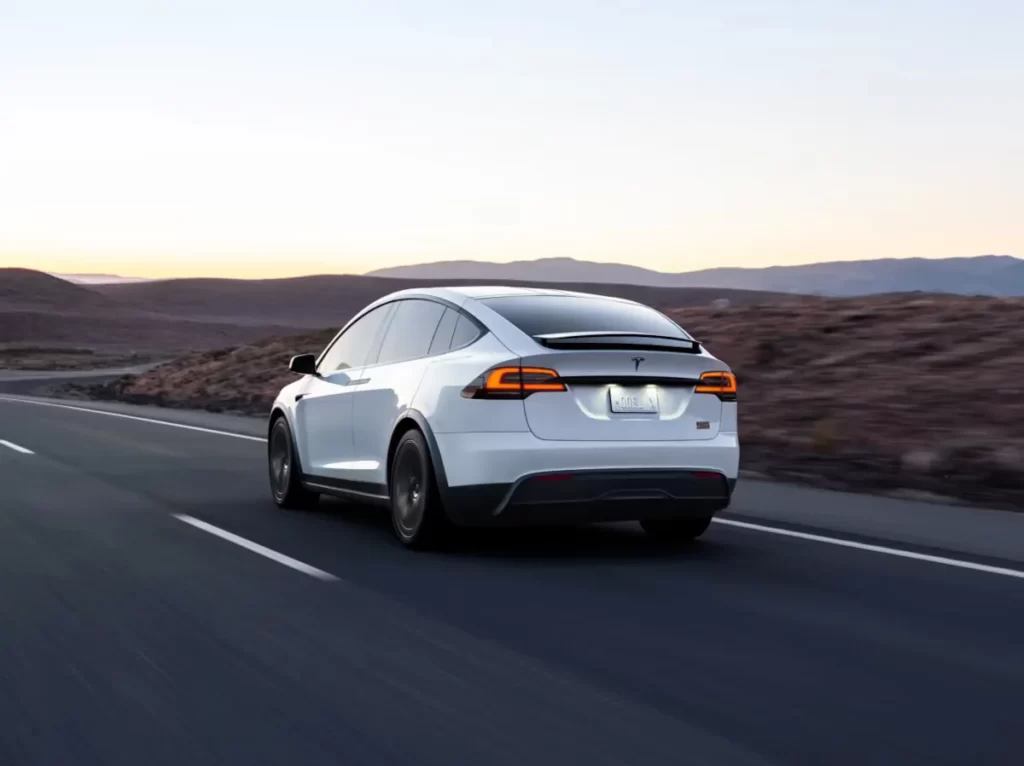 Tesla Model X Retro - Suv elettrico del futuro