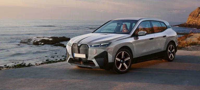 SUV elettrico BMW iX, il crossover di lusso