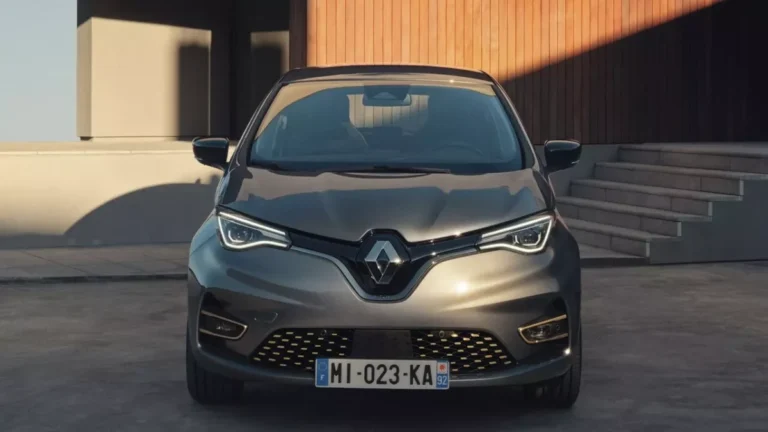 Renault Zoe E-Tech 100% electric auto elettrica compatta