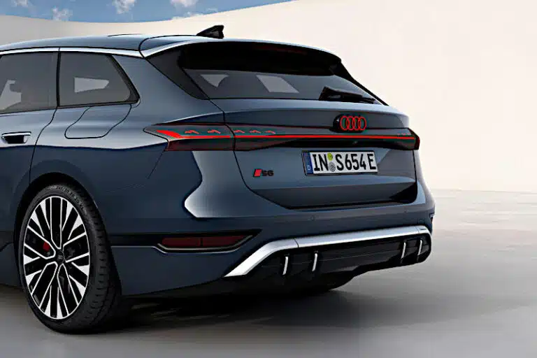 Audi S6 Avant e-tron station vagon elettrica automobile familiare ad alte prestazioni
