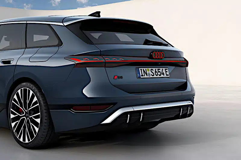 Audi S6 Avant e-tron station vagon elettrica automobile familiare ad alte prestazioni