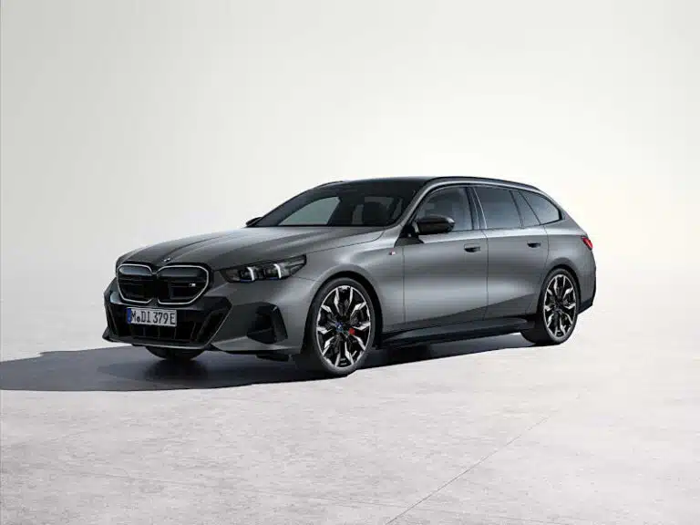 BMW i5 M60 xdrive touring la station wagon elettrica