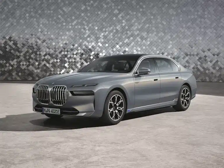 BMW i7 l'ammiraglia elettrica di alta gamma, l'auto berlina di lusso.