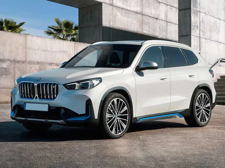 BMW iX1 prezzo SUV elettrico a zero emissioni