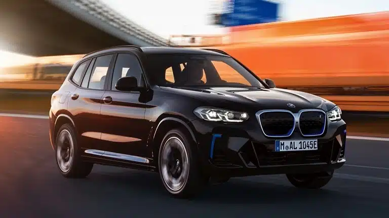 BMW iX3 SUV elettrico G08