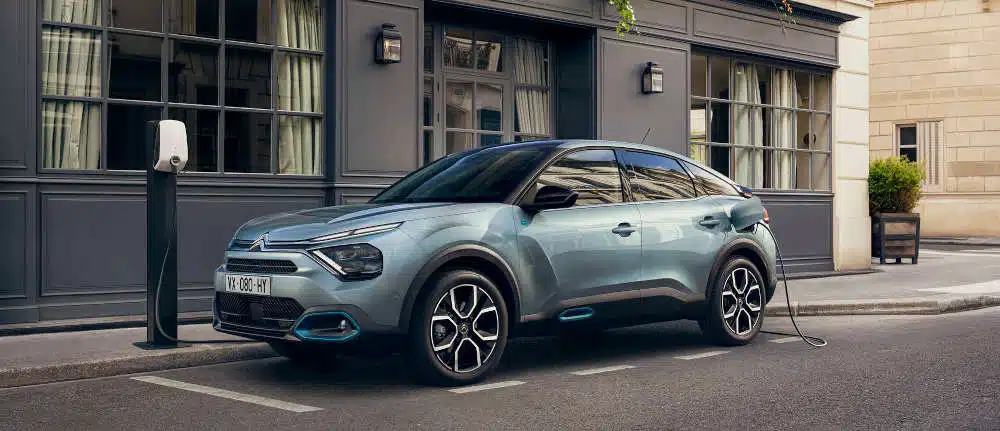Nuova-Citroen-e-C4-berlina-elettrica-compatta