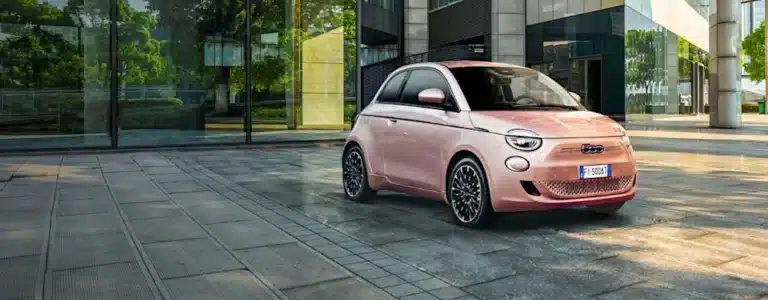 Nuova Fiat 500e auto city car elettrica