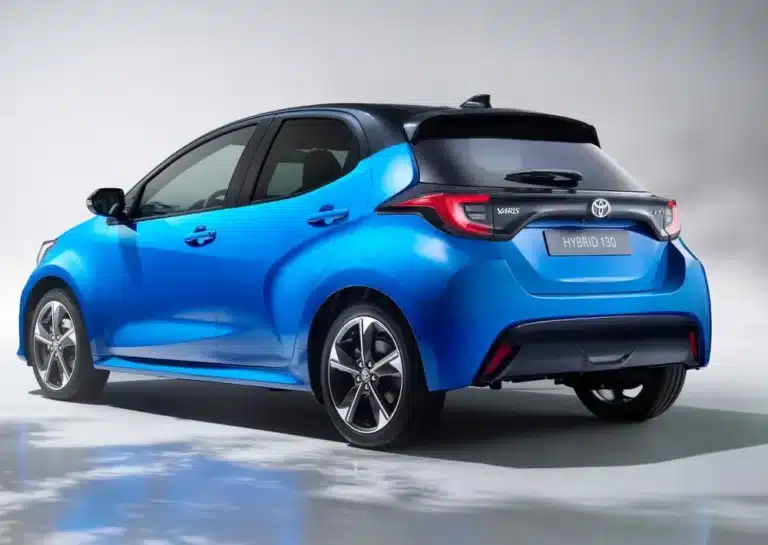 Nuova Toyota Yaris Hybrid auto ibrida compatta