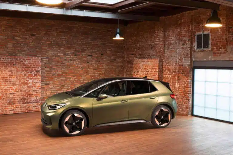 Nuova Volkswagen ID.3 city car elettrica compatta EV