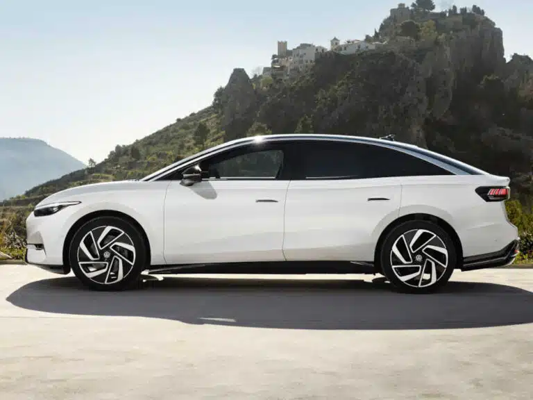 Volkswagen ID.7 berlina 100% elettrica ammiraglia di lusso
