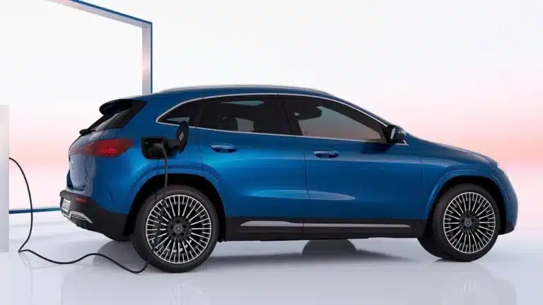 Mercedes-Benz EQA crossover elettrico autonomia e prestazioni