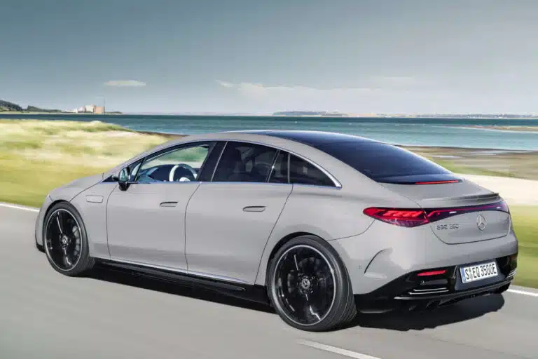 Mercedes-Benz EQE berlina elettrica premium recensione con caratteristiche prestazioni autonomia
